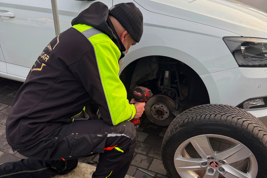 Wymiana koła na drodze 24/7 Czechy